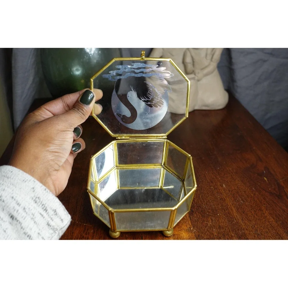 glass gold trim and hinged lid footed octagon jewelry‎ box with mirrored base